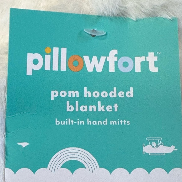 Pillowfort Hooded Blanket With Pom Poms and Hand Mitts white kids 40x50 NWT - Picture 4 of 9